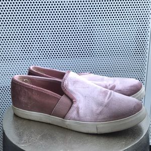 STEVE MADDEN SLIP ONS